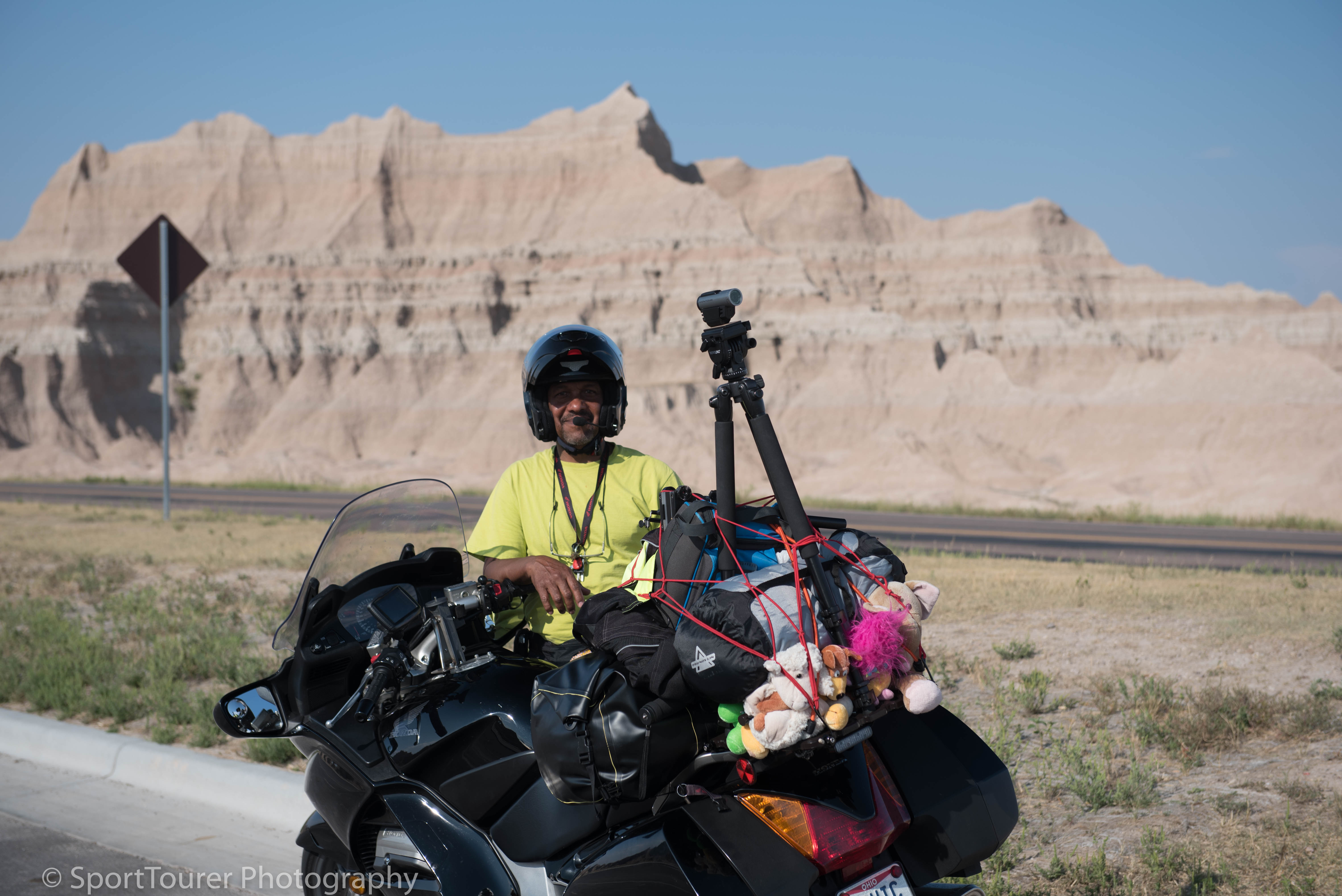  On the Loop Road, following the geologically fascinating features of the wall that encompasses the South Dakota Badlands basin. 