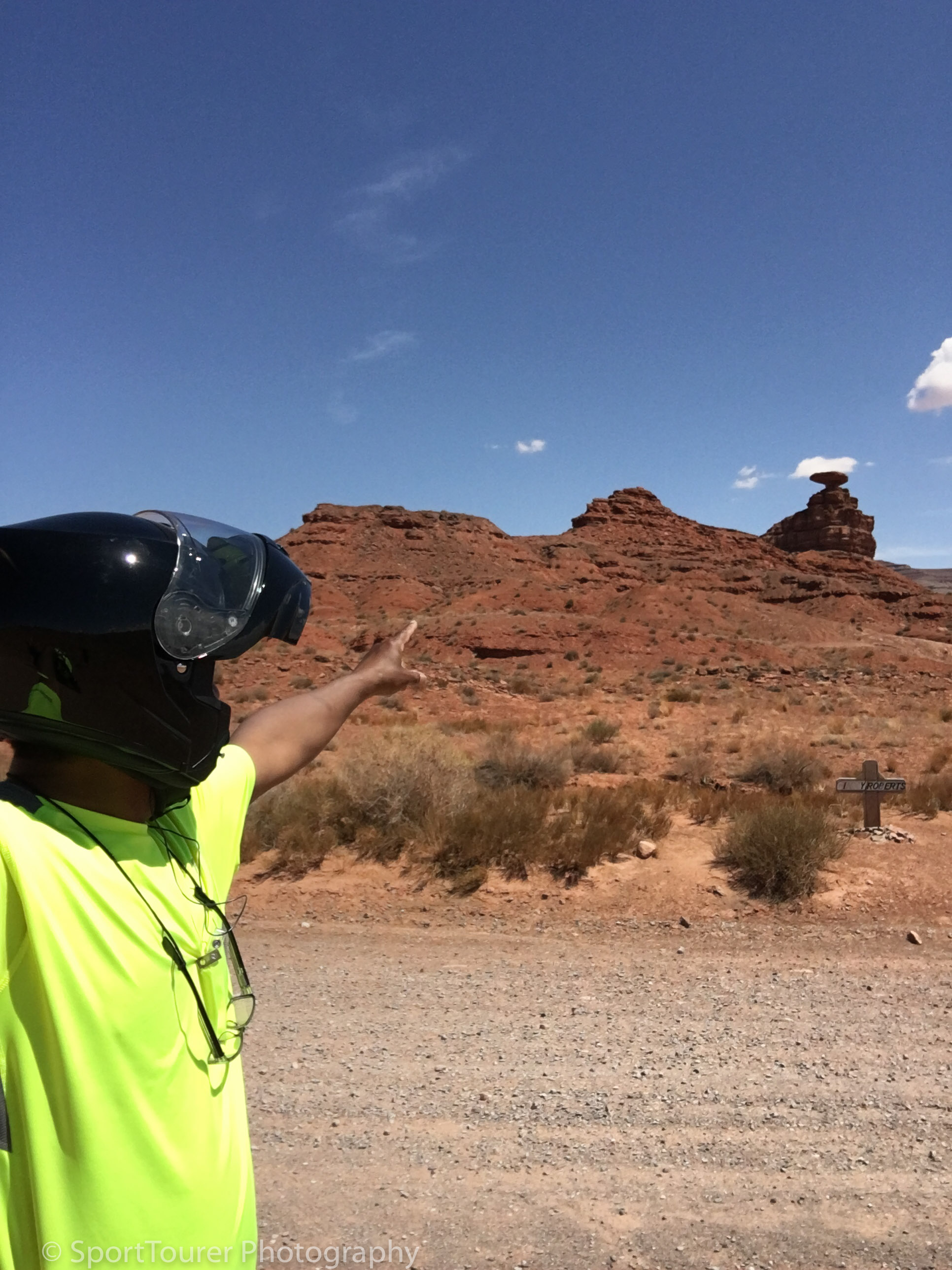  Mexican Hat rock formation. 
