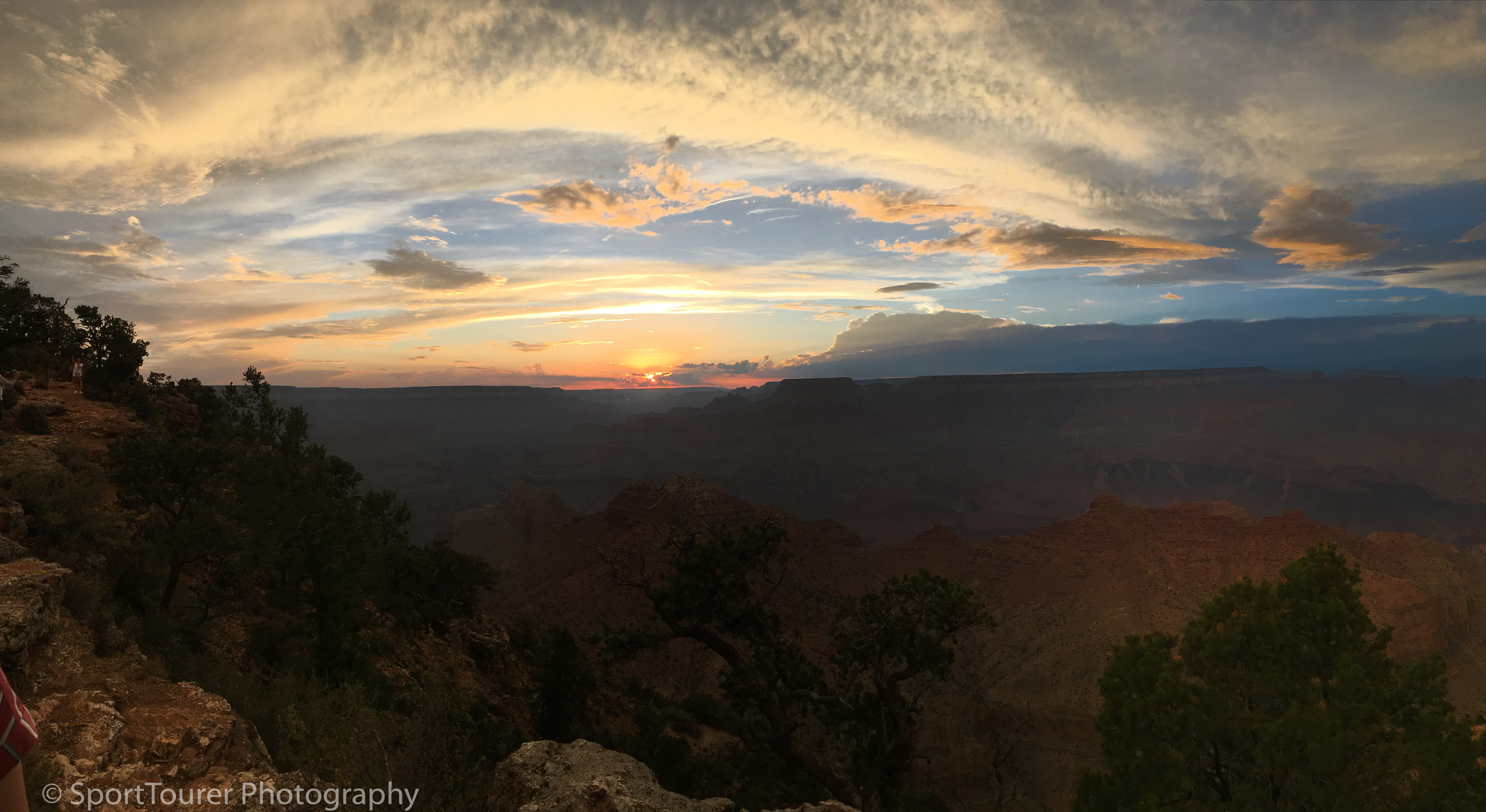  Colors beginning to form as the sun goes down at the Grand Canyon. 